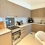 Elegant Style Brand New 2Bdr In Heart Of Downtown