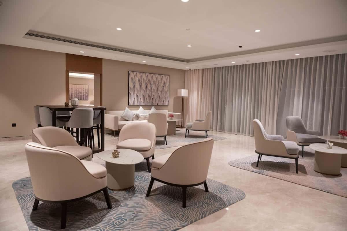 Elegant Style Brand New 2bdr In Heart Of Downtown