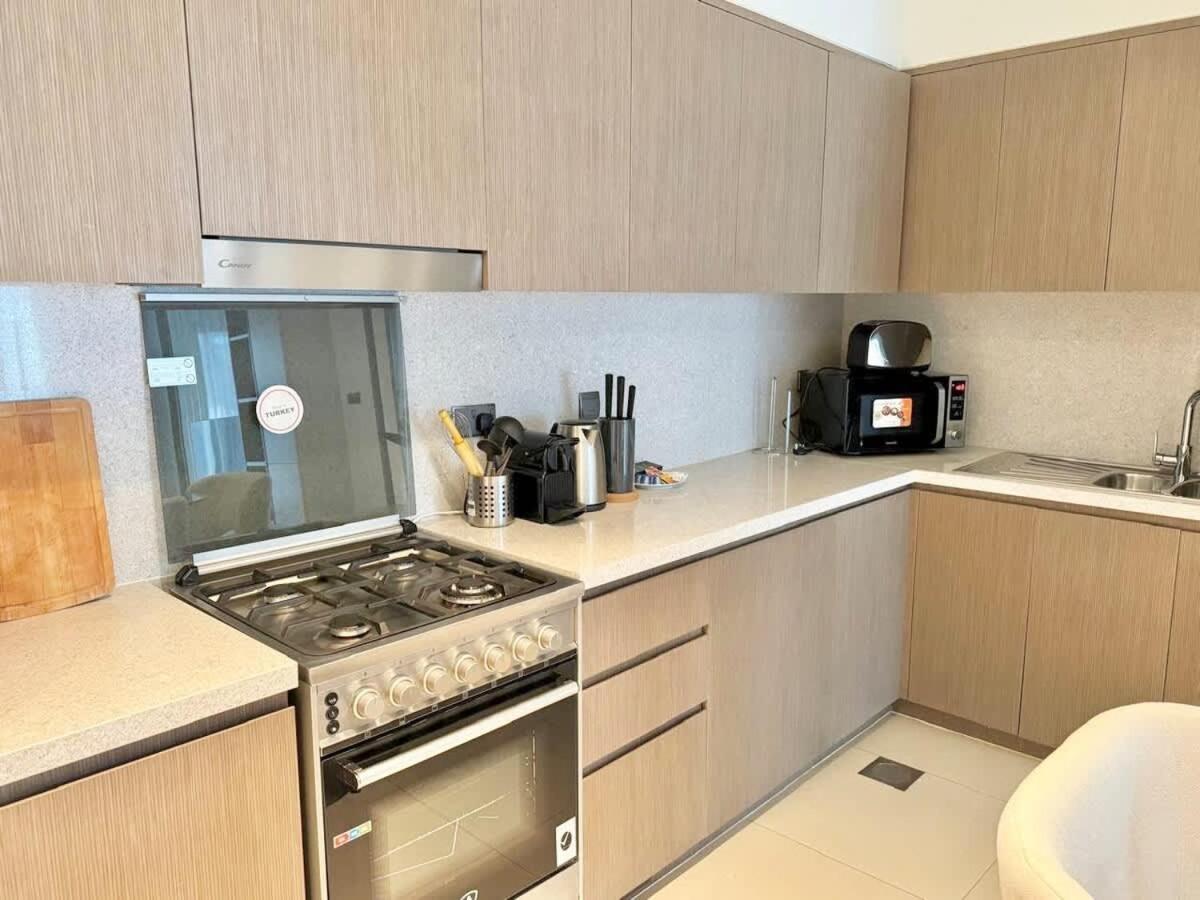 Elegant Style Brand New 2bdr In Heart Of Downtown * Dubai