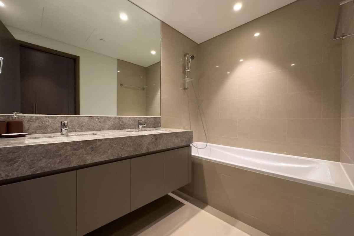 Apartment Elegant Style Brand New 2bdr In Heart Of Downtown