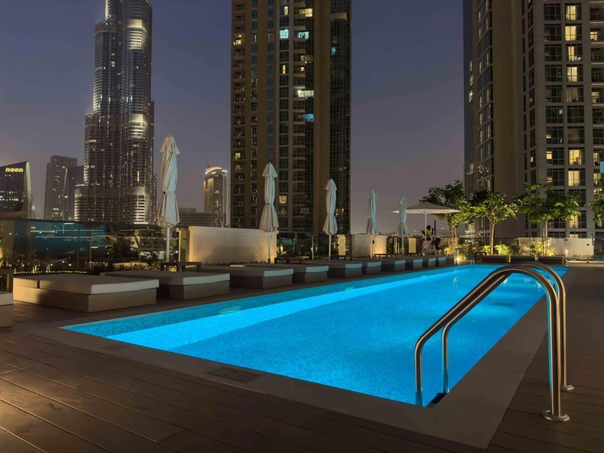 Elegant Style Brand New 2bdr In Heart Of Downtown Apartment *