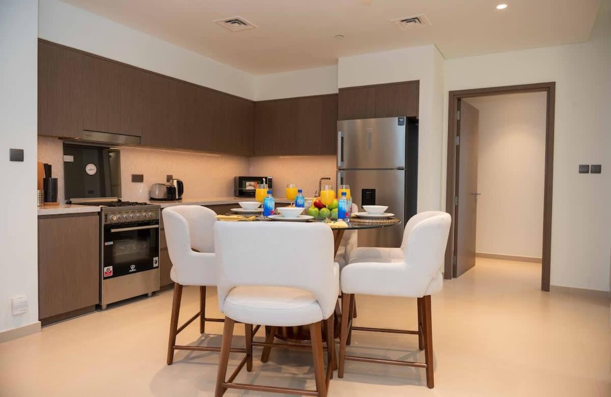 Elegant Style Brand New 2bdr In Heart Of Downtown Apartment