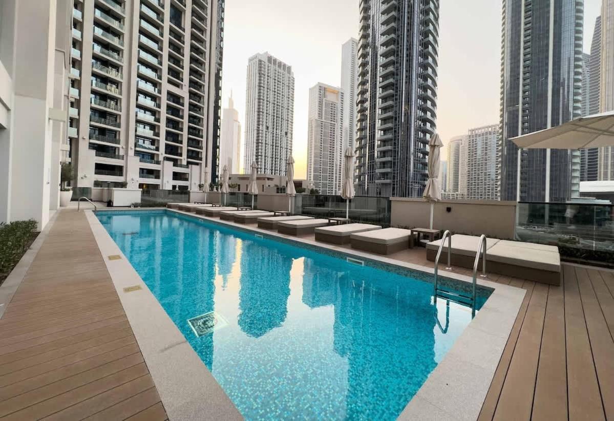 Elegant Style Brand New 2bdr In Heart Of Downtown Apartment *