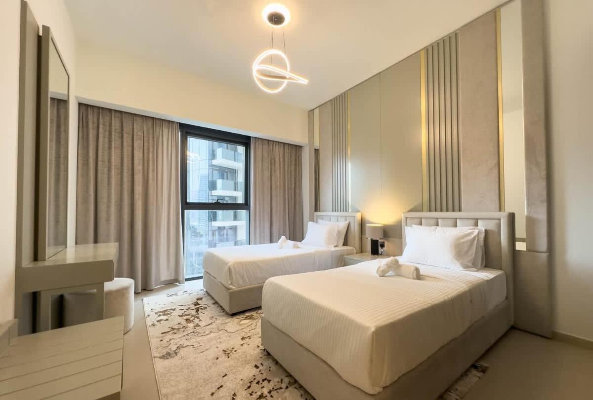 Elegant Style Brand New 2bdr In Heart Of Downtown *