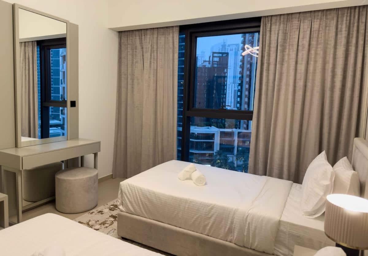 Elegant Style Brand New 2bdr In Heart Of Downtown * Dubai