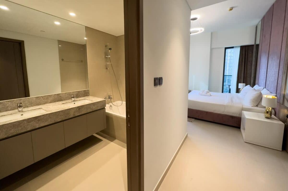 Elegant Style Brand New 2bdr In Heart Of Downtown