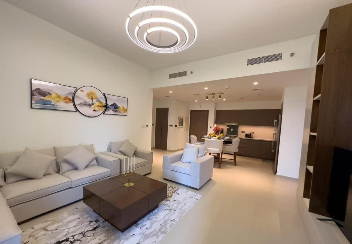 Elegant Style Brand New 2bdr In Heart Of Downtown