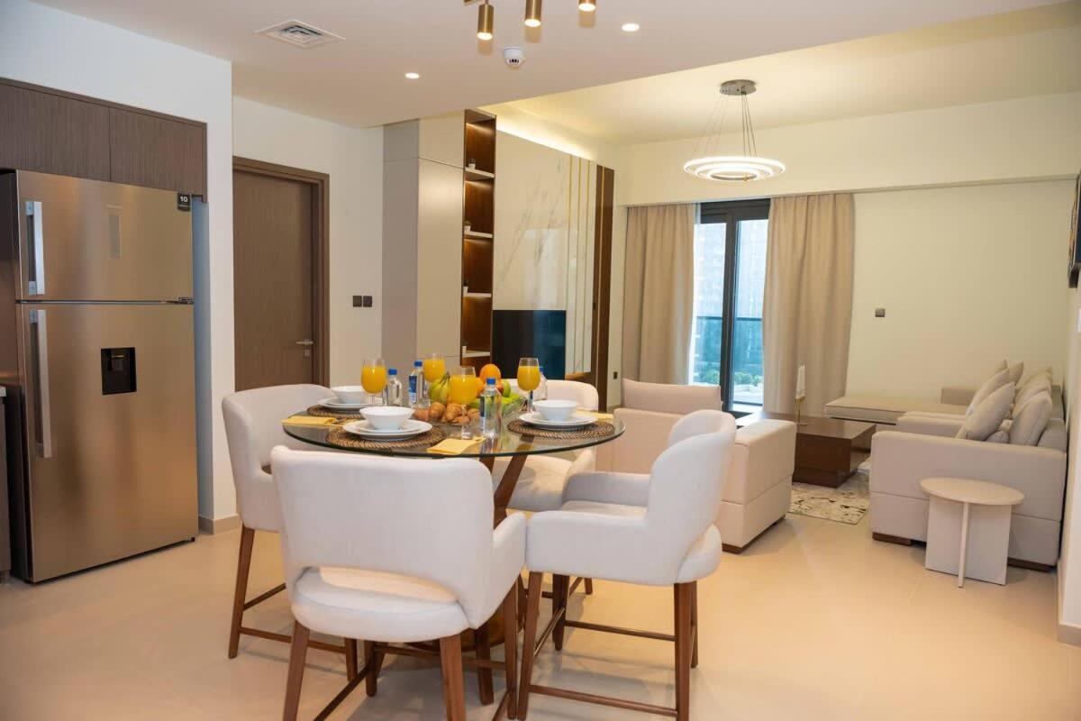 Elegant Style Brand New 2bdr In Heart Of Downtown Apartment