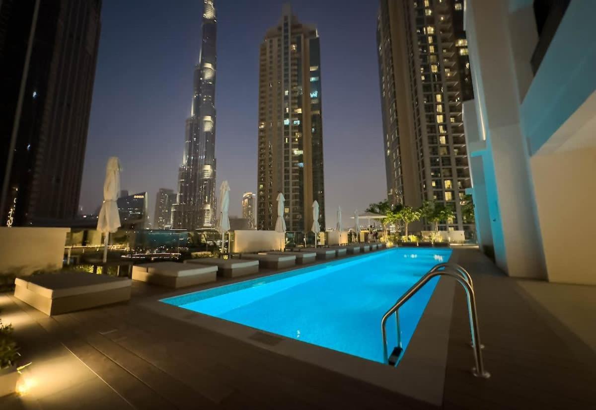 Elegant Style Brand New 2bdr In Heart Of Downtown Apartment *