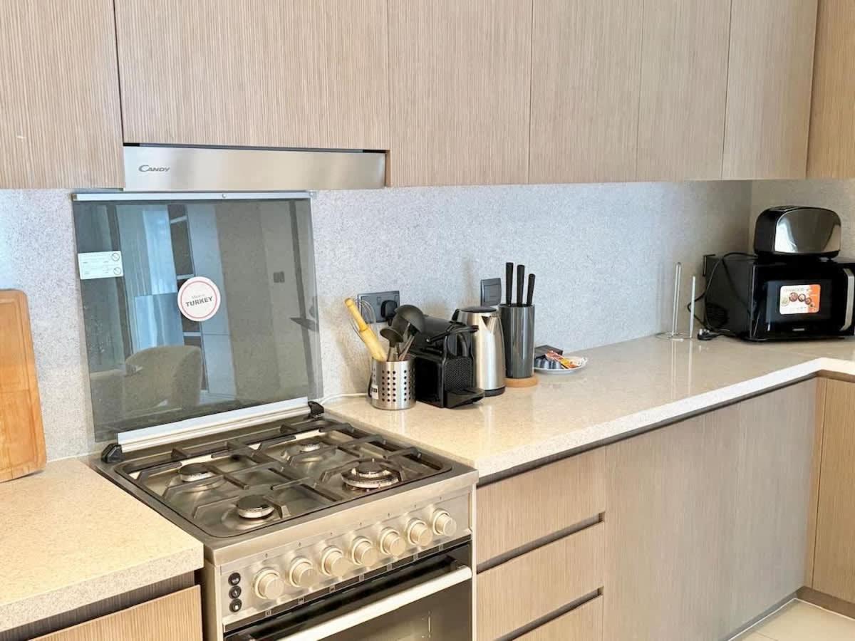 Elegant Style Brand New 2bdr In Heart Of Downtown Dubai
