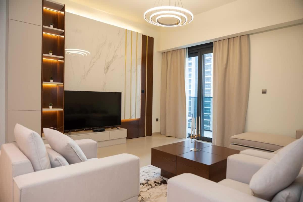 Elegant Style Brand New 2bdr In Heart Of Downtown * Dubai
