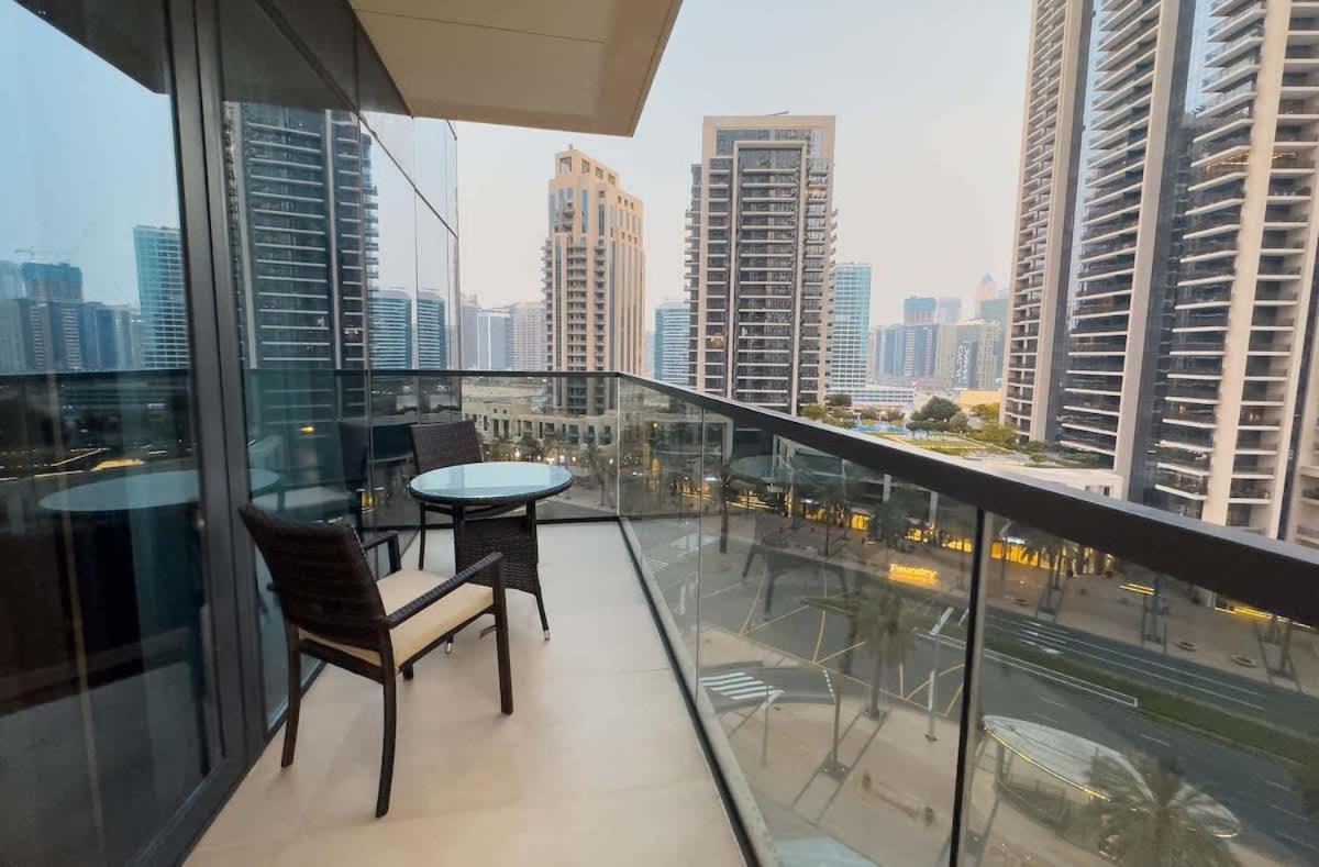 Elegant Style Brand New 2bdr In Heart Of Downtown Apartment *